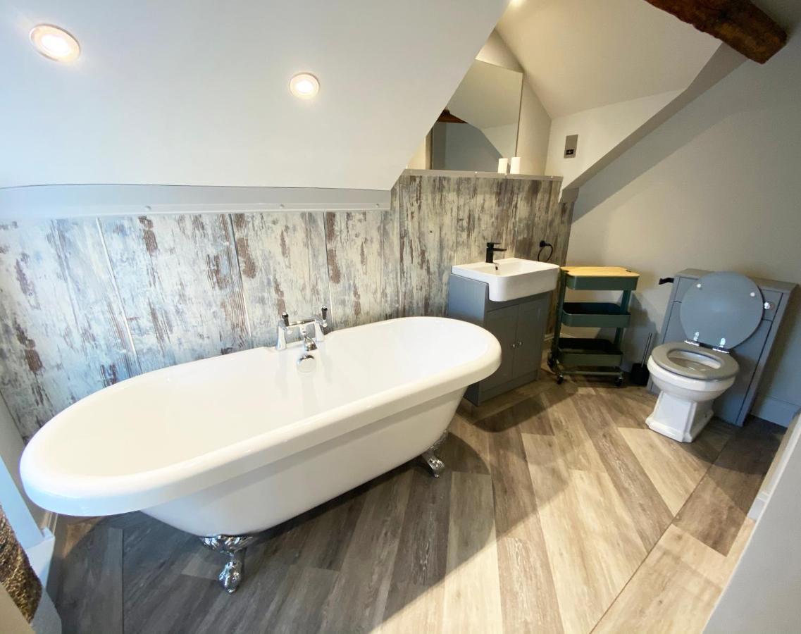 Bed and Breakfast The Hive At Poppi-Red Hawkshead Exterior foto